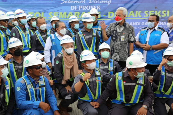 Target Selesai 28 Oktober 2022, Ganjar Cek Proyek Tol Semarang-Demak Seksi II
