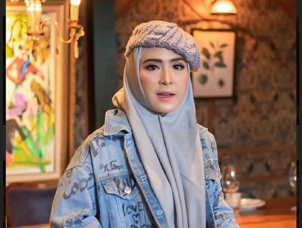 Tunggangi Mobil Mewah usai Naik Moge, April Jasmine Dihujat Warganet: Cuma Pamer dan Riya