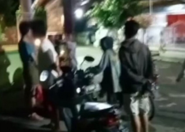 Warga Desa Mulyoharjo Resah, Belasan Pemuda Bersenjata Tajam Tertangkap Kamera CCTV