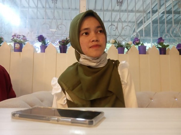 Suaranya Disebut Mirip Nike Ardilla, Gadis Jeneponto yang Viral Ini Diundang ke Jakarta