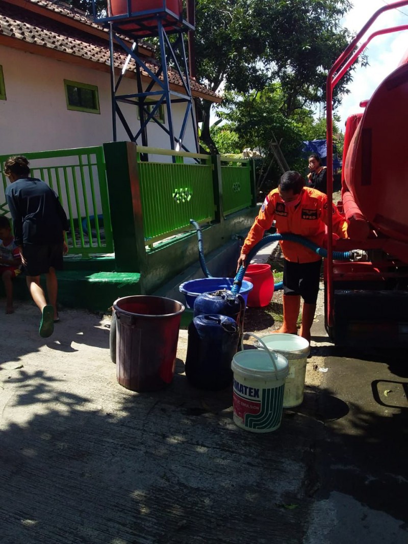 Gembong dadi Kelangkaan Air Bersih, BPBD Droping 4.000 Liter