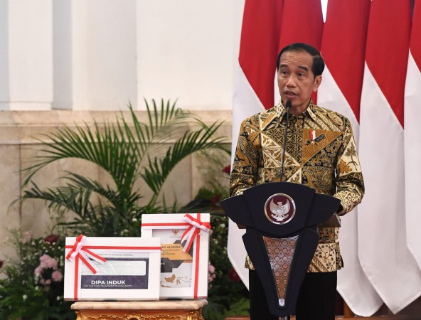 Presiden Jokowi Akan Reshuffle Kabinetnya Rabu Pon 8 Desember, Apa Hubungannya?