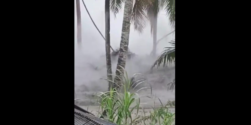 Gunung Semeru Semburkan Awan Panas Lagi, Warga: Ayo, Cepat-cepat Lari!