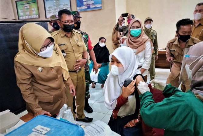Menjelang Akhir Tahun Dinkes Targetkan Capaian Vaksinasi 70 Persen, Hendadi Singgung Omicron
