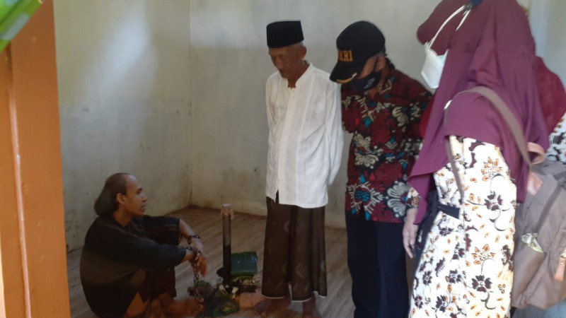 Puluhan Tahun Dirantai Kakinya, Warga Brebes Akhirnya Dirujuk ke Dokter Syaraf di Slawi