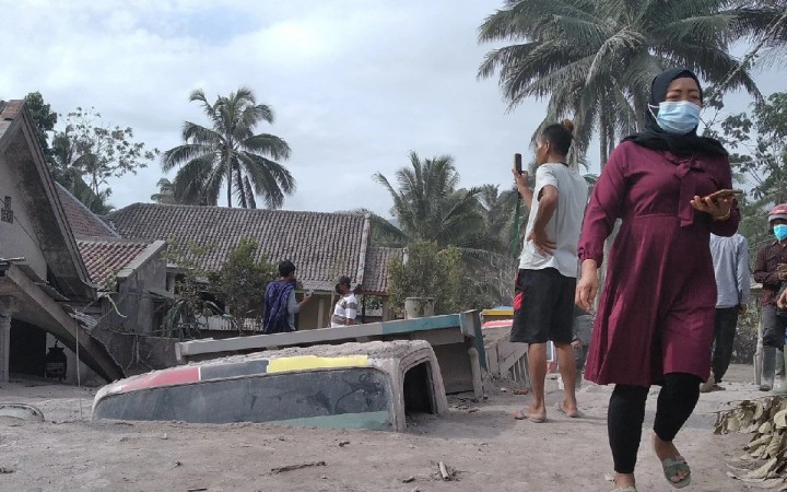 Indonesia Berpotensi Hujan Lebat Seminggu, Jarak Luncuran Awan Panas Gunung Semeru Bisa Diprediksi