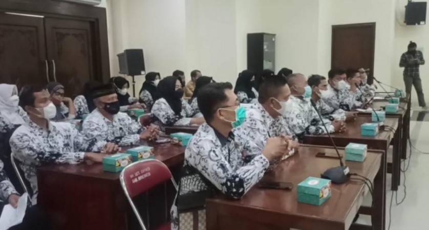 Puluhan Perwakilan Calon Kasek Brebes Geruduk DPRD, Ada Apa ya?