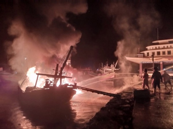 Kapal di Dermaga Kluwut Brebes Terbakar, Nelayan Rugi Rp1 Miliar