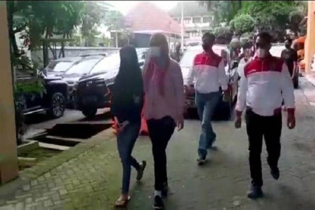 Senang Pamerkan Organ Intim Kewanitaannhya, Perilaku Siskaeee Penyakit atau Kelainan Seks?