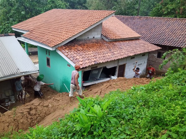 Diguyur Hujan Deras, Tiga Desa di Bantarkawung Diterjang Banjir dan Longsor