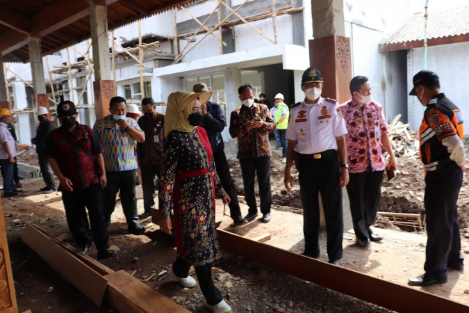 Bupati Desak Proyek Pembangunan di Brebes Dikebut