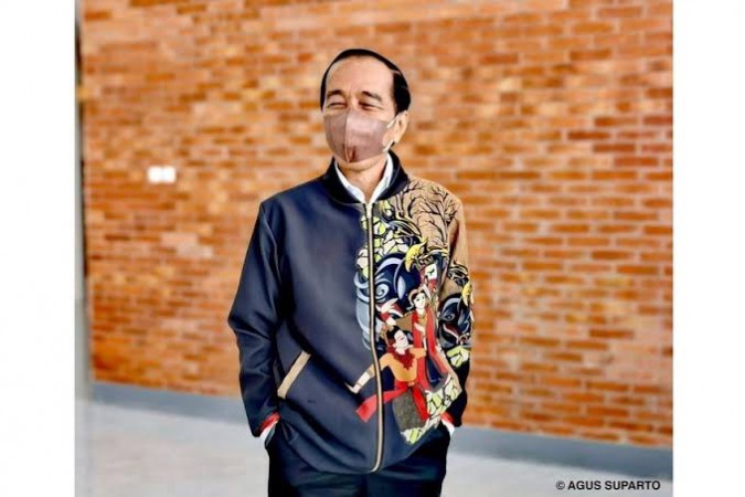 Presiden Jokowi Pamer Jaket Baru, Netizen: Tambah Ganteng