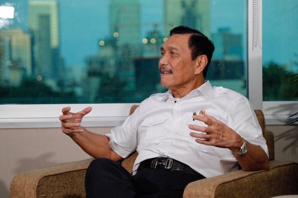 Luhut Pandjaitan Perintahkan Ceburin Saja kalau Ada yang Ngeyel Dikarantina