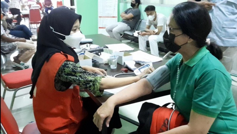 Kejar Target 70 Persen, PMI Kabupaten Tegal Buka Layanan Vaksinasi sampai Malam