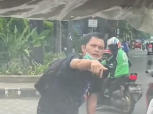 Viral Video Orang Pura-pura Tertabrak Mobil, Polisi Buru Pelakunya: Masih Kita Selidiki