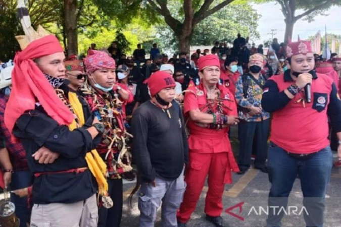 Masyarakat Adat dan Pemuda Dayak Tak Terima Ucapan Edy Mulyadi, Minta Dihukum Positif dan Adat