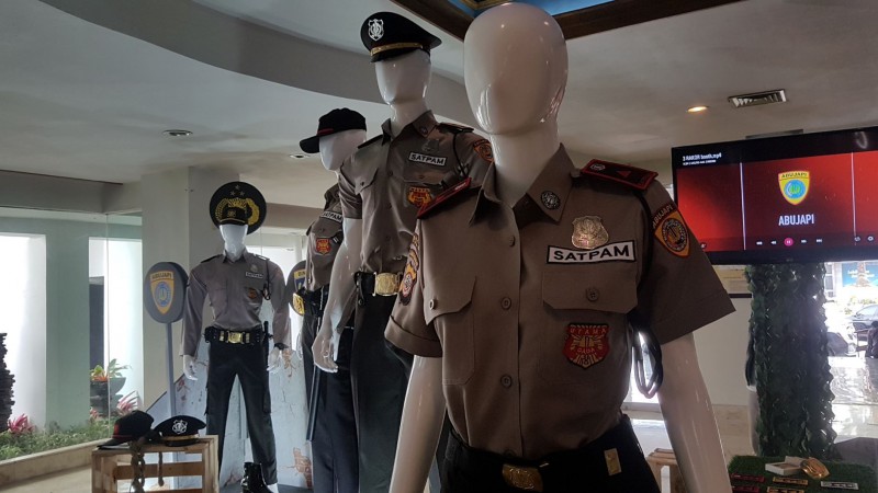 Masyarakan Sering Kecele Antara Polisi dan Satpam, Seragam Satpam Rencananya Diubah Lagi