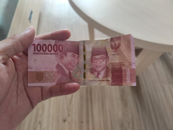 Ambil Uang dari ATM kok Bisa Palsu, Terus Lapornya ke Mana?