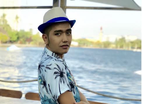 Nyanyikan Lagu Film Habibie & Ainun, Kim Hawt Singgung Reza Rahadian?