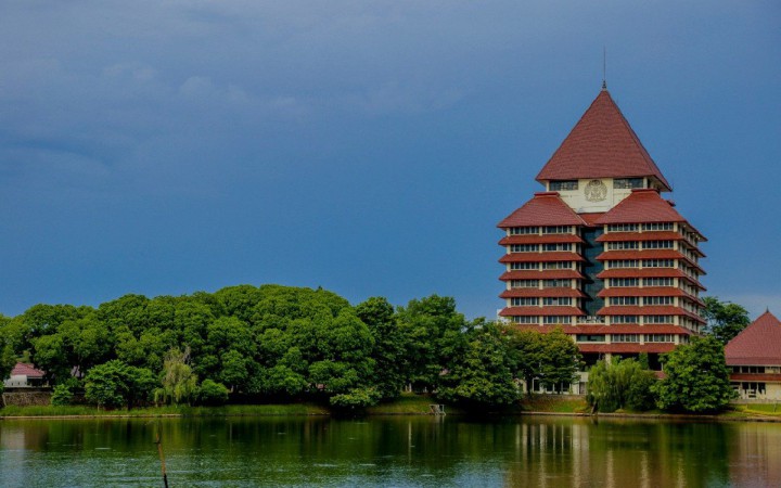 Ini Daftar 10 Perguruan Tinggi Terbaik di Indonesia