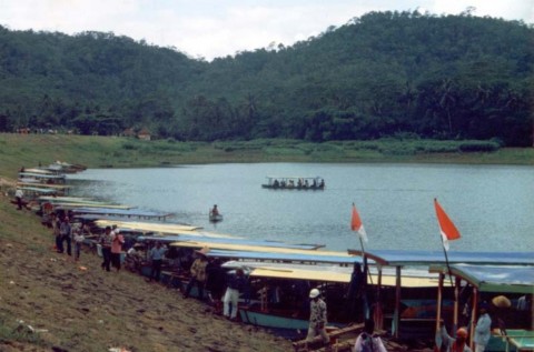 Jalan Lingkar Akses ke Waduk Penjalin Rawan Longsor