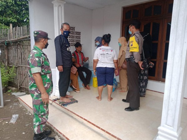 Di Kabupaten Tegal, Tentara dan Polisi Kembali Sweeping Rumah Warga yang Belum Divaksin