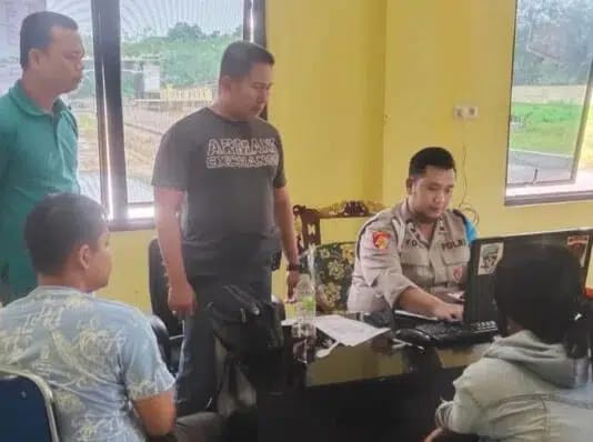 Video Penggerebekan Oknum Polisi Viral, Istrinya Mencak-mencak ke Pelakor: Keluar Kau!