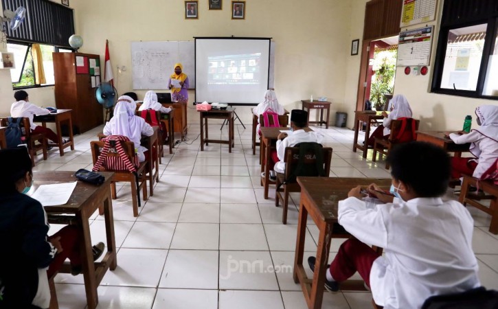Hari Ini, Siswa-siswi di Jakarta Mulai PTM Terbatas Sekolah Normal Lagi 100 Persen