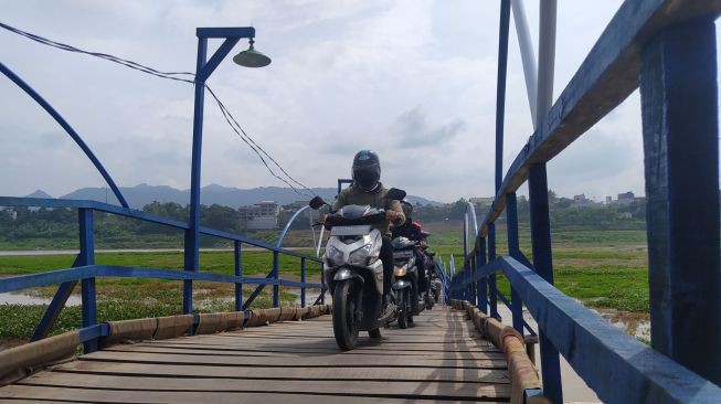 Persingkat Jarak, Jembatan Apung Jembalas di Bandung Beromzet Rp1 Miliar Lebih Setahun