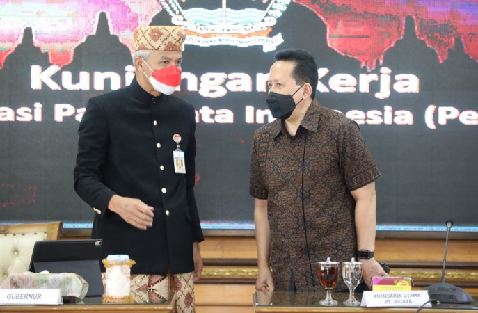Berbusana Adat Lampung, Ganjar Pranowo Dipuji Triawan Munaf: Keren Banget