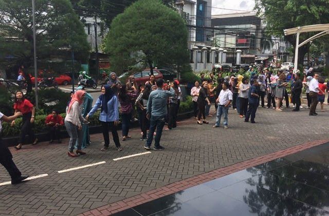Jakarta Diguncang Gempa, Warga Panik Rasakan Guncangan, Banyak Agenda Kantor Dibatalkan