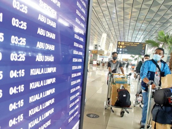 Positif Omicron, Petugas PCR Bandara Soetta Tulari 14 Rekan Kosnya