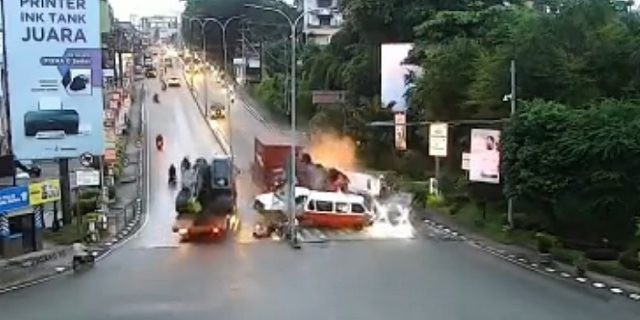 Ngeri! Trailer Blong Tabrak Enam Mobil dan 14 Sepeda Motor, Lima Tewas, 13 Orang Terluka