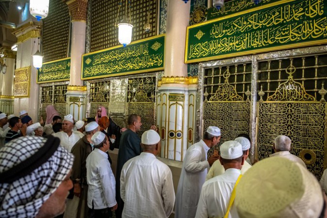 Arab Saudi Larang Perempuan Kunjungi Makam Nabi Muhammad SAW di Madinah