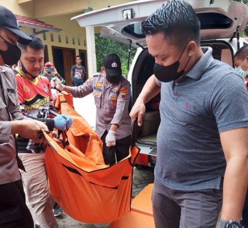 Geger! Pria Brebes Ditemukan Tewas di Atas Motor yang Masih Menyala