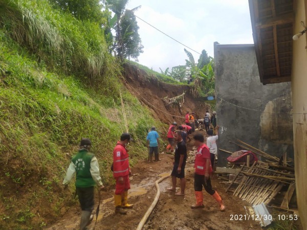 Intensitas Hujan Masih Tinggi, Warga Tiga Kecamatan di Tegal Diminta Waspadai Longsor