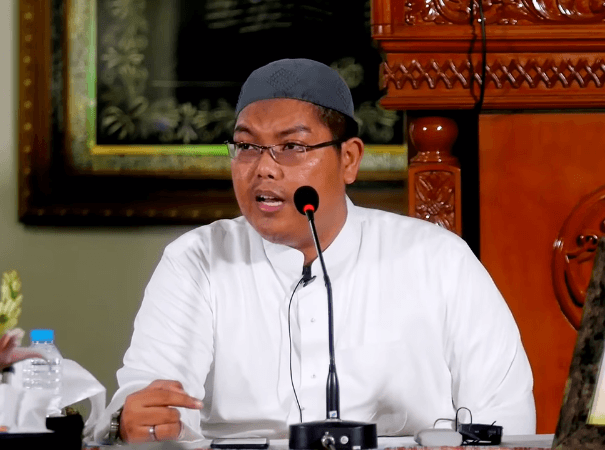 Ustaz Firanda Sebut Nabi Tak Pernah Doakan Ayah dan Ibunya, Netizen: Makin Parah Nih Orang!