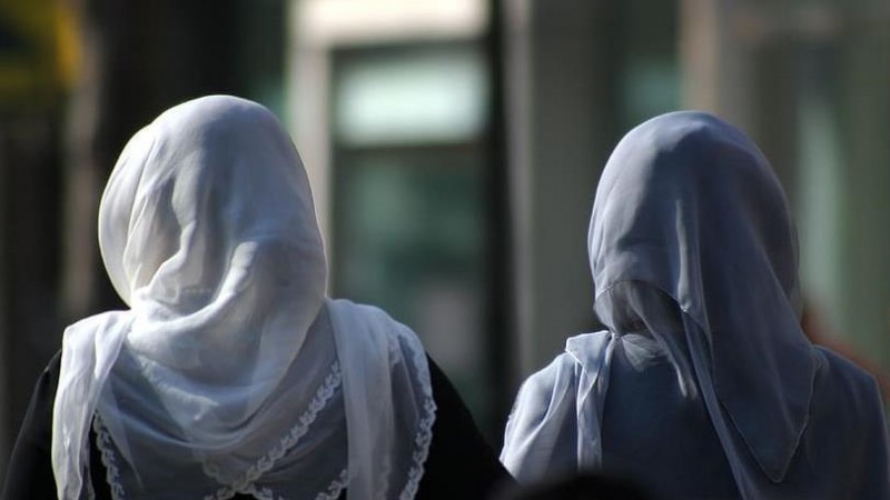 Tak Mau Melepaskan Hijab Saat di Kelas, 58 Mahasiswi di Karnataka, India Diskors