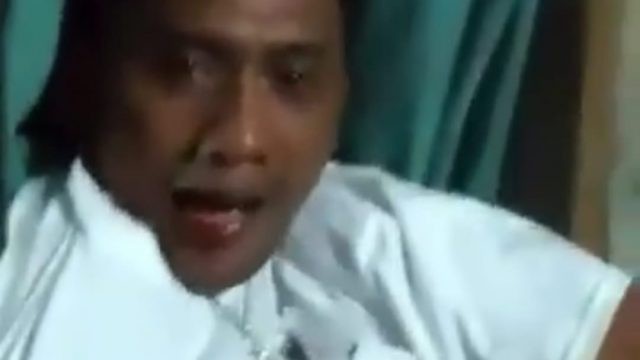 Maling Apes! Nyangkut di Jendela saat Mau Kabur, Mukanya Babak Belur Diamuk Warga