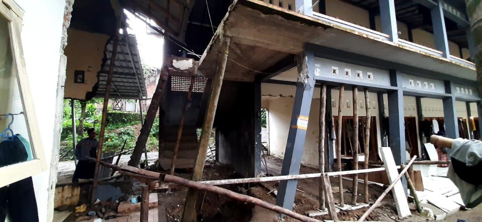 Diawali Hujan Deras, Tanah Bergerak Juga Rusak 210 Rumah Warga Desa Padasari, Tegal