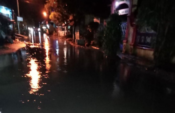 Jalan Kabupaten di Kedungneng Brebes Langganan Banjir, Warga Mengeluh