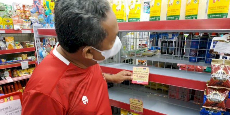 Mulai Langka, Minyak Goreng di Kota Bandung Dijual dengan Harga Lama