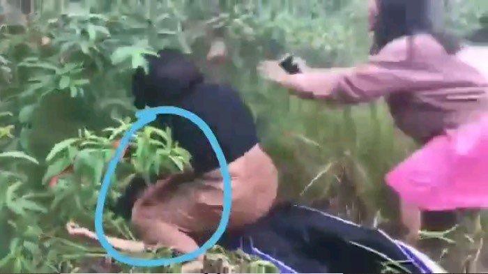 Viral Duel Dua Cewek ABG Rebutan Cowok di Hutan,