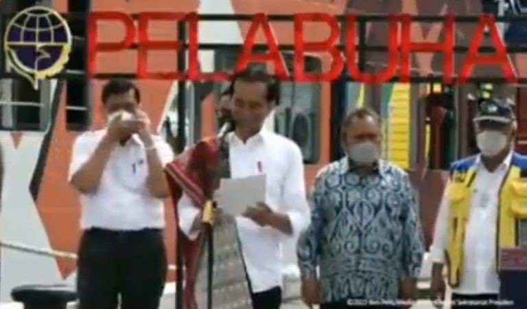 Viral Luhut Teleponan saat Jokowi Pidato, Netizen: Bosnya Siapa Dulu