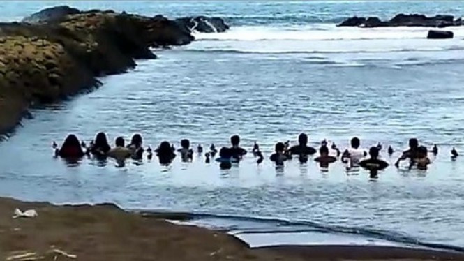 Belum Kapok, Ritual Kejawen Kejayan Trimurti Kembali Digelar di Laut, Polisi Turun Tangan
