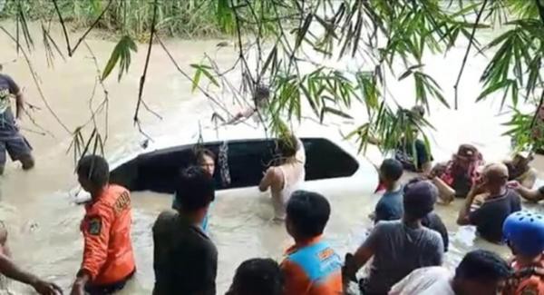 Tragis! Bayi 2 Tahun Bersama Ibu dan 2 Kakaknya Tewas Terjebak di Mobil