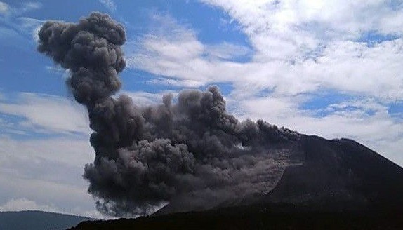 Erupsi Lagi, Gunung Anak Krakatau Timbulkan Kolom Abu Setinggi 1,5 Km