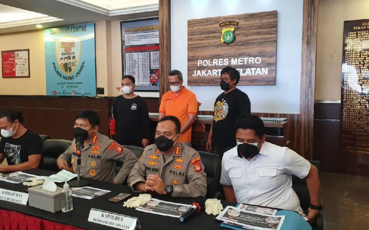 Kesal Zoom Meetingnya Terganggu, Kuli Bangunan Ditodong Pistol di Pondok Indah