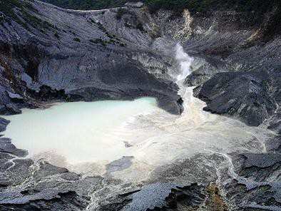 Gunung Tangkuban Parahu Keluarkan Asap Solfatara, Pengunjung Diimbau Tak Dekati Kawah