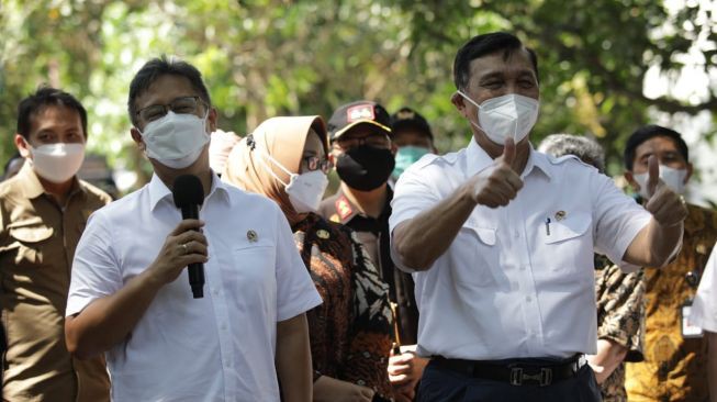 Gagal Total Tangani Covid-19, Pengamat Sarankan Luhut dan Menkes Budi Sadikin Lempar Handuk Saja